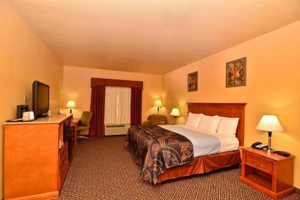 HiWay Inn Express of Broken Bow